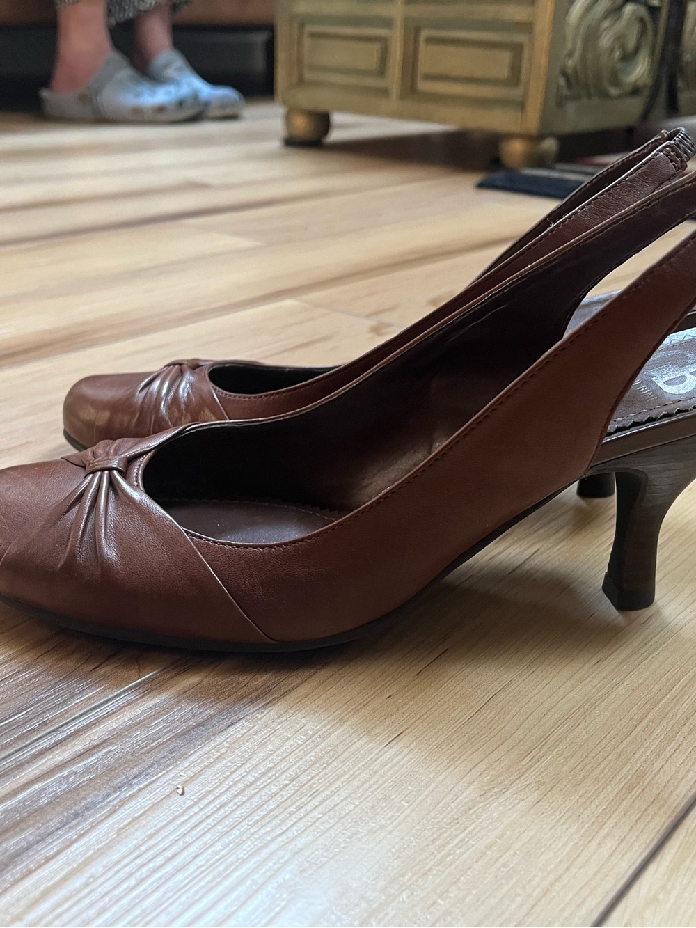 Brown Slingback Knot-Detail Mid-Heel Pumps